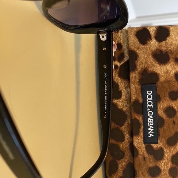 Dolce and Gabbana sunglasses with original case - Picture 4 of 5